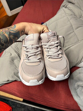 Nike Air Max Excee Women's Pink & White Sneakers size 7